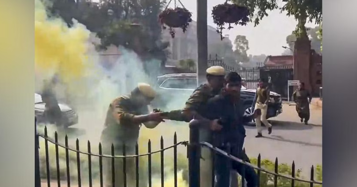 Delhi Police arrests two protesting with colour smoke outside Parliament